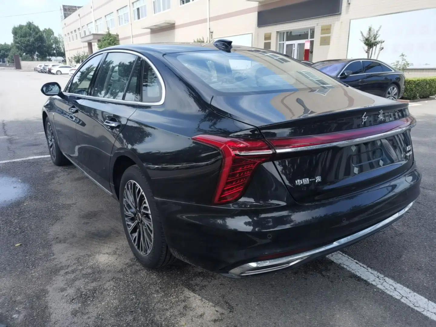 Hongqi H5 2025 2.0T Automatic Flag Edition – 500 000 Units Commemorative Version — миниатюра 4