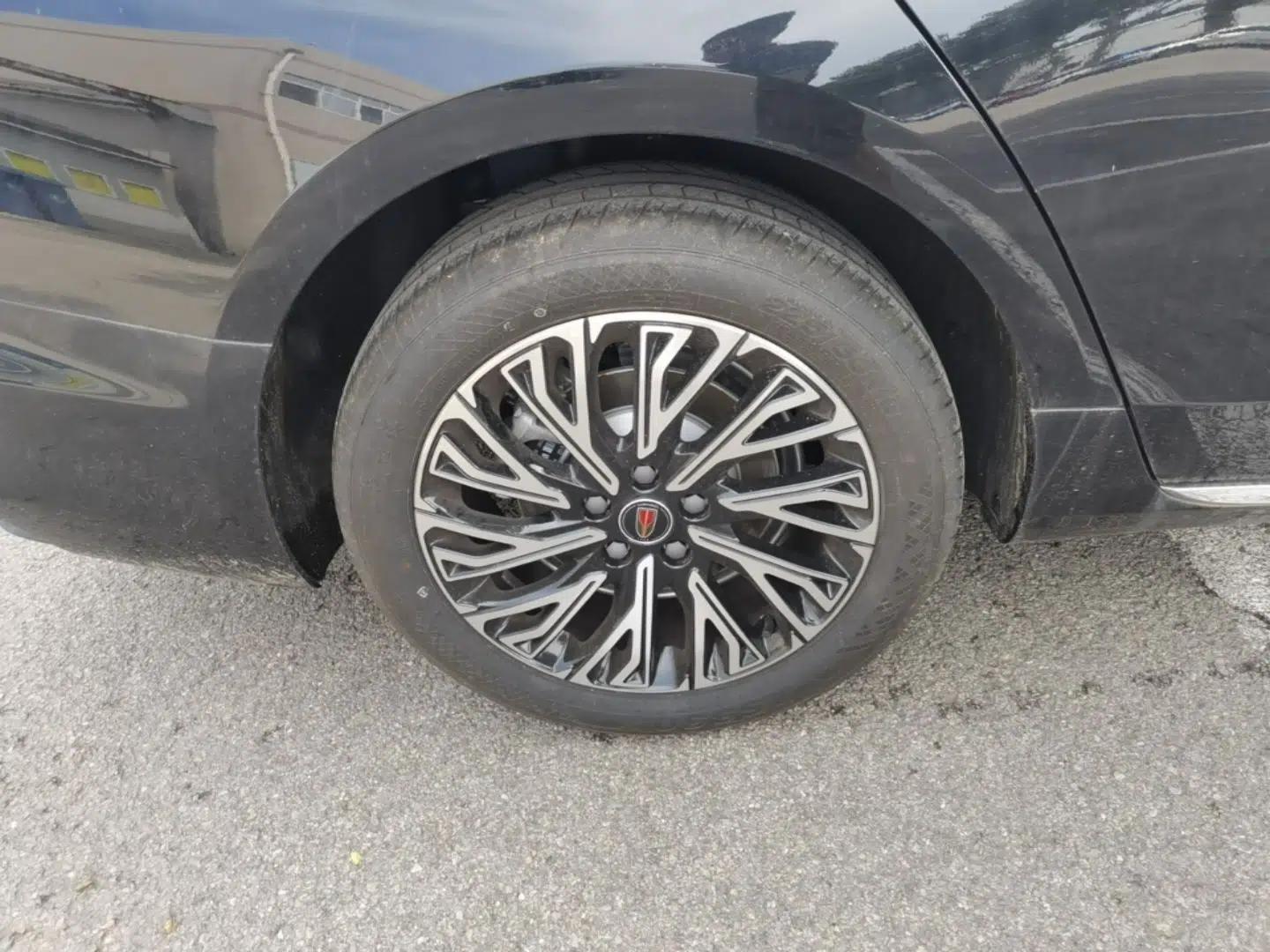 Hongqi H5 2025 2.0T Automatic Flag Edition – 500 000 Units Commemorative Version — миниатюра 11