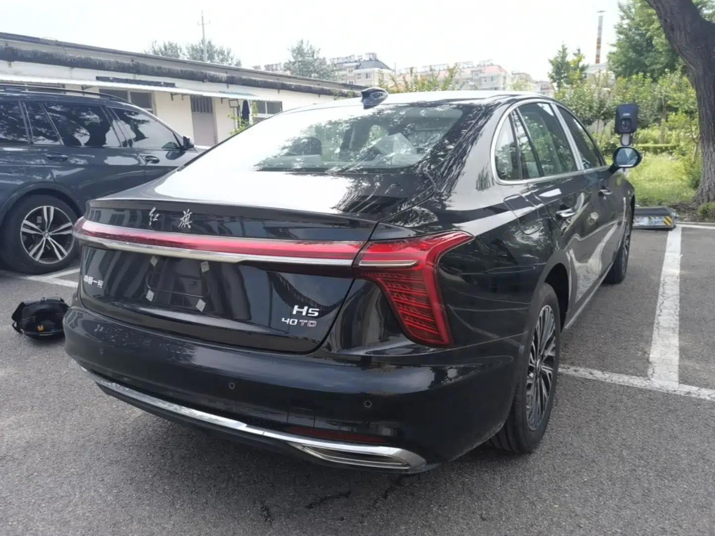Hongqi H5 2025 2.0T Automatic Flag Edition – 500 000 Units Commemorative Version — миниатюра 6
