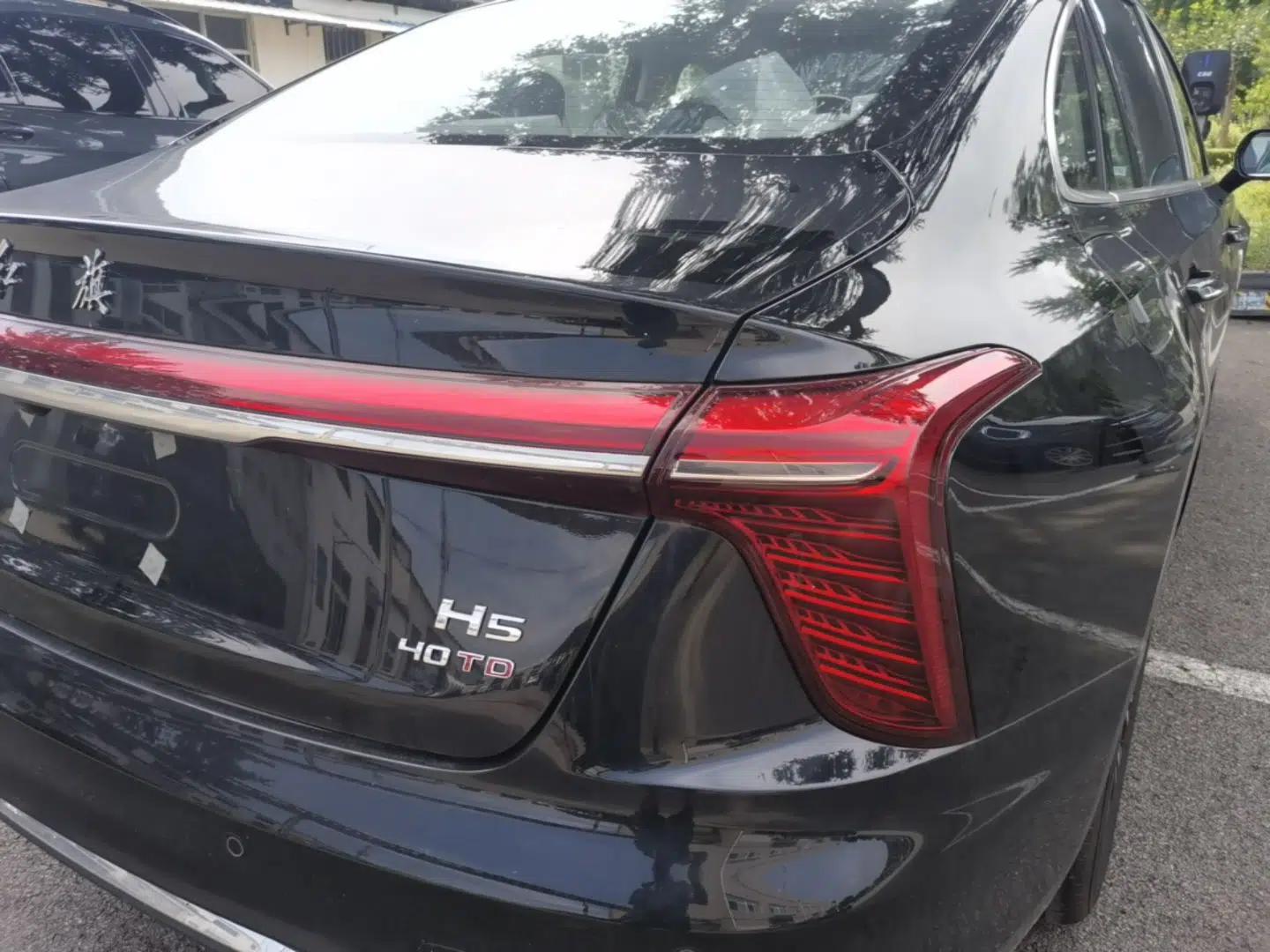 Hongqi H5 2025 2.0T Automatic Flag Edition – 500 000 Units Commemorative Version — миниатюра 9