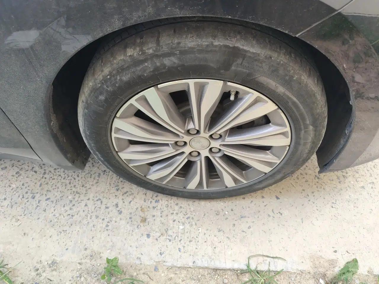 Hongqi E-QM5 2023 620km PLUS — миниатюра 8
