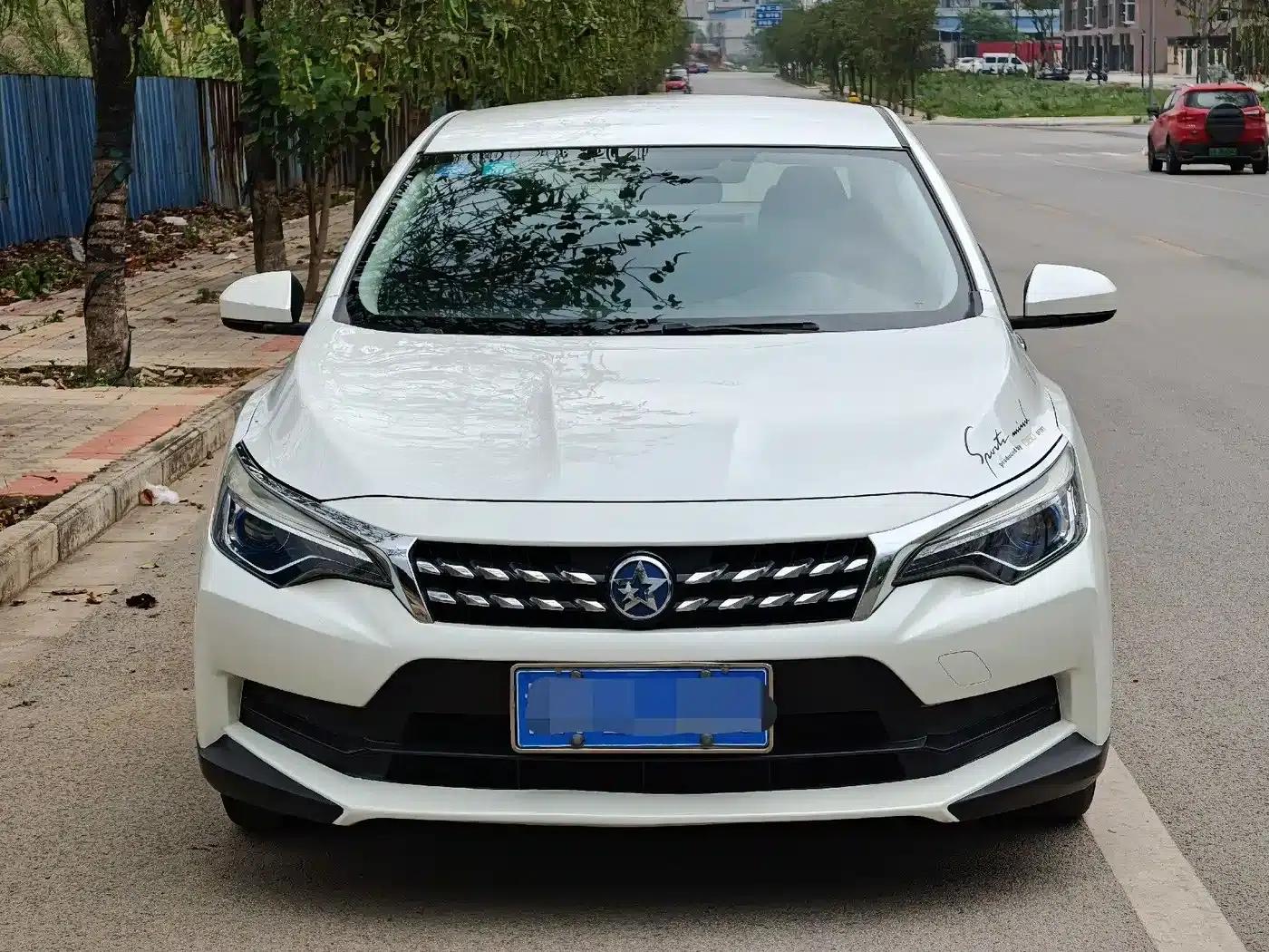 Venucia D60 2019 Model, 100,000 Glory Edition, 1.6L Entry Manual, National V Emission Standard — миниатюра 2