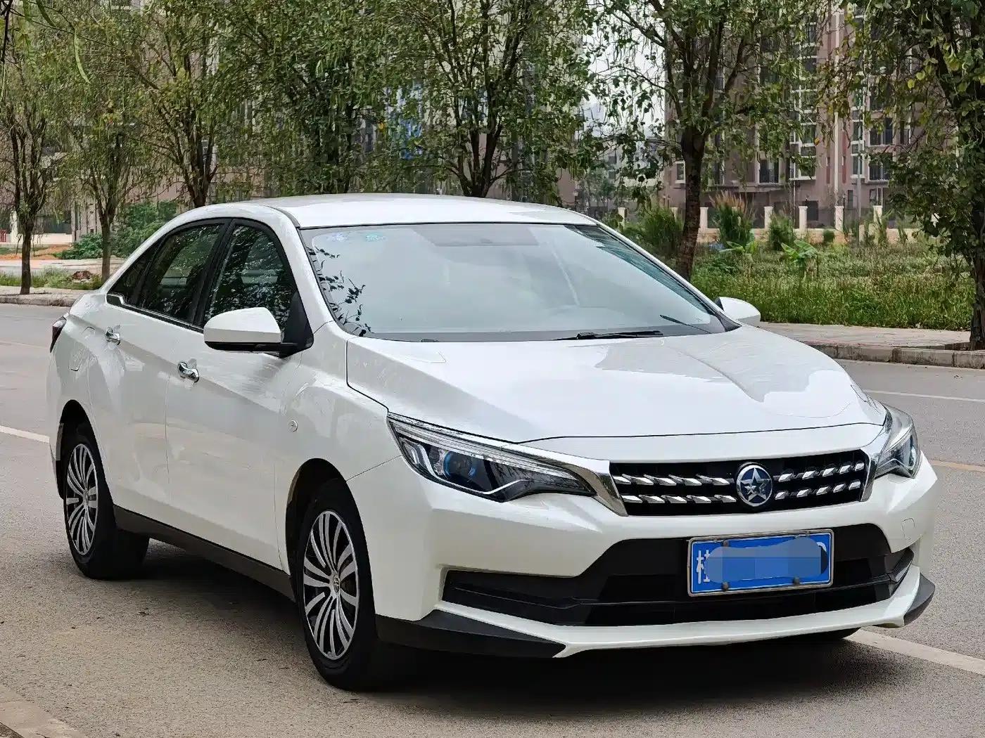 Venucia D60 2019 Model, 100,000 Glory Edition, 1.6L Entry Manual, National V Emission Standard — миниатюра 3