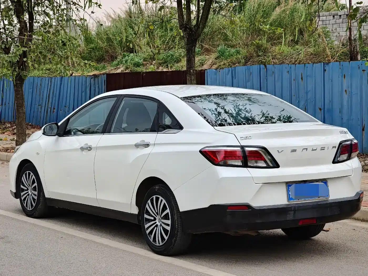 Venucia D60 2019 Model, 100,000 Glory Edition, 1.6L Entry Manual, National V Emission Standard — миниатюра 6
