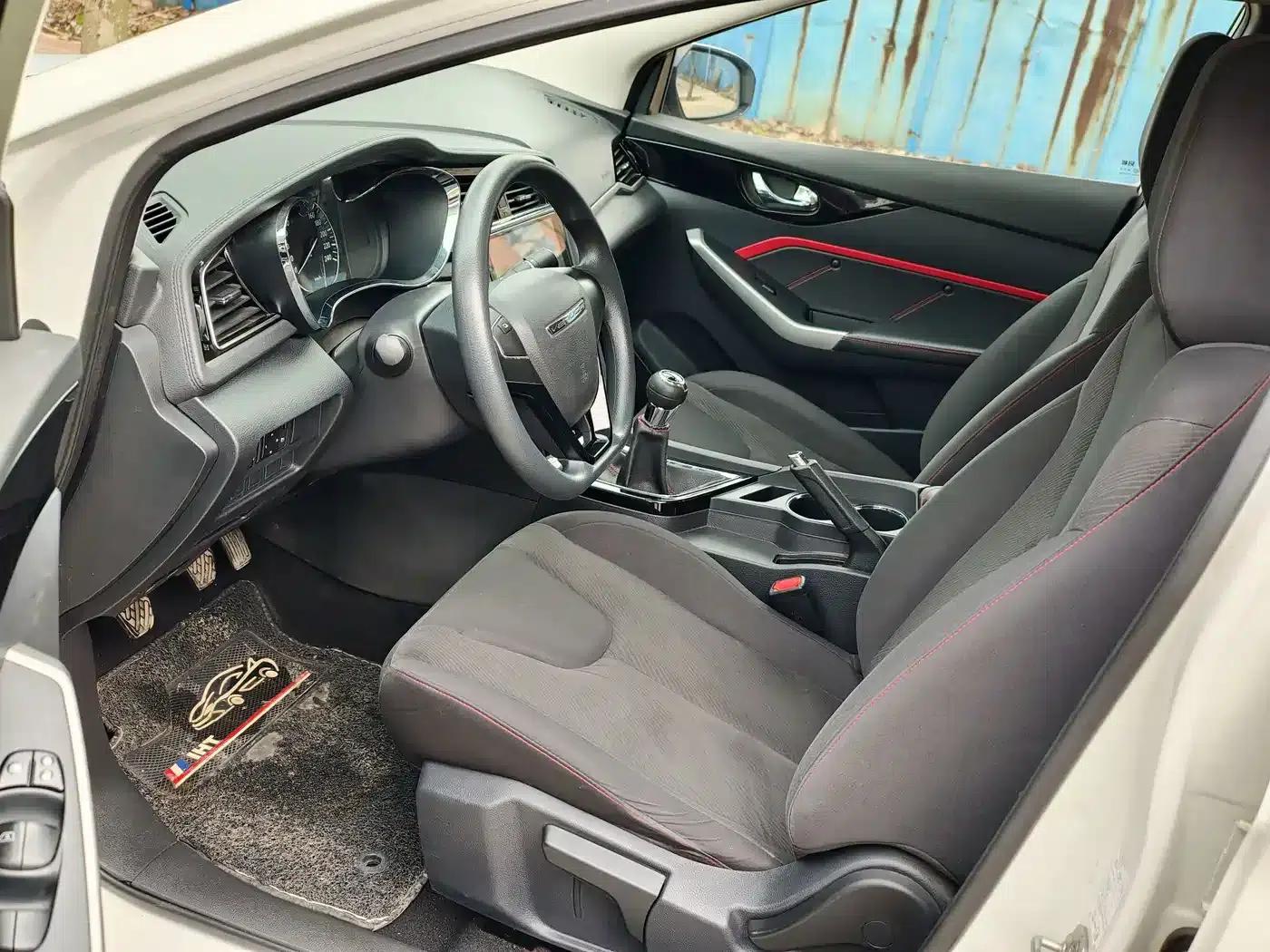 Venucia D60 2019 Model, 100,000 Glory Edition, 1.6L Entry Manual, National V Emission Standard — миниатюра 7