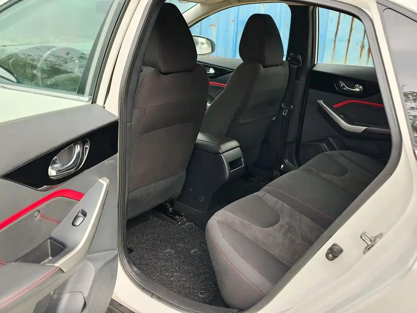 Venucia D60 2019 Model, 100,000 Glory Edition, 1.6L Entry Manual, National V Emission Standard — миниатюра 8