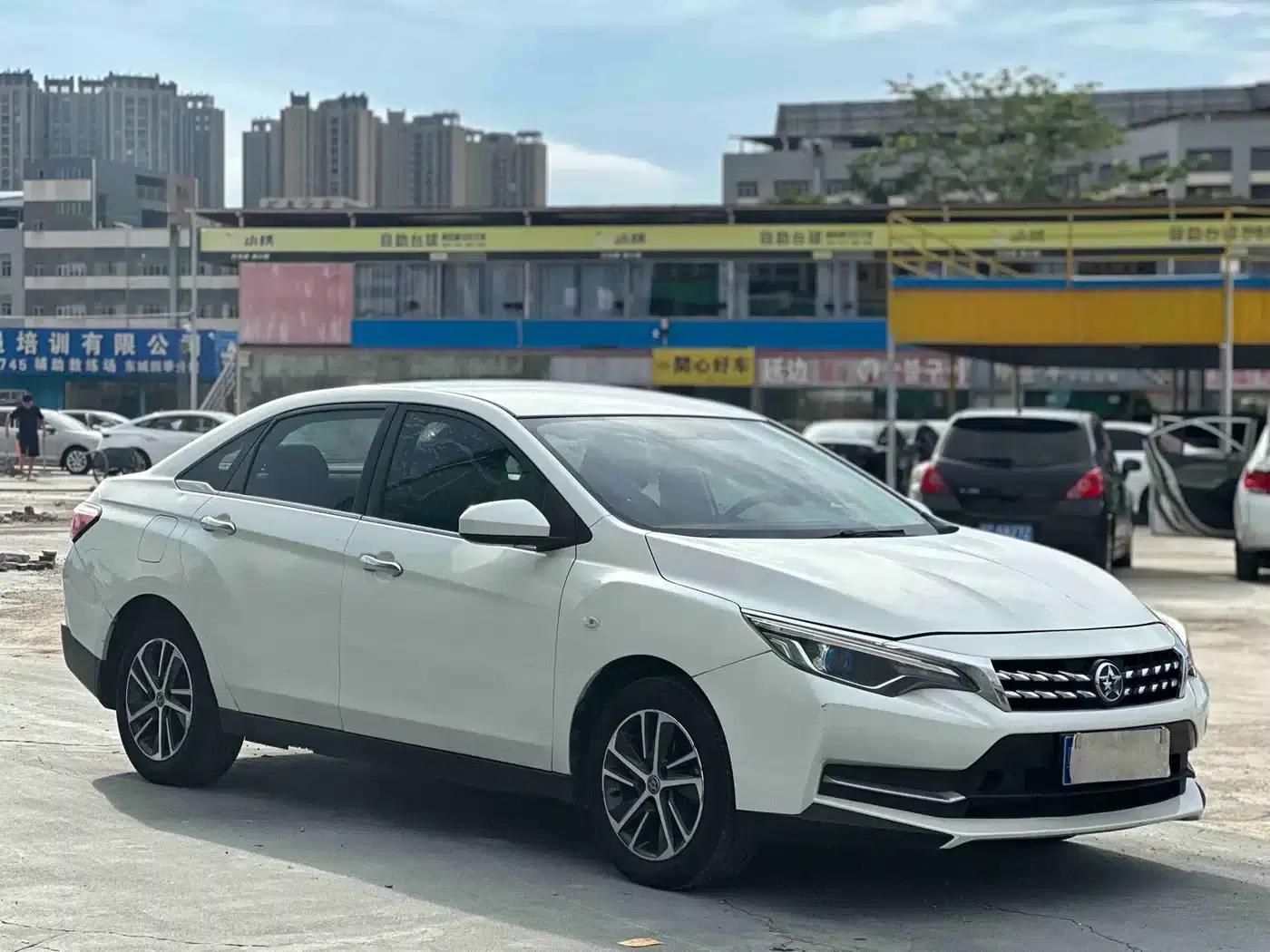 Venucia D60 2019 Model, 100,000 Glory Edition 1.6L XE CVT Enjoy Edition (National V Emission Standard) — миниатюра 3