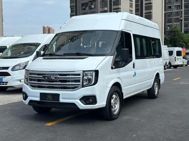 Fushun 2025 2.0T Automatic Diesel Mid-Wheelbase High-Roof Business Model 9-Seater (Commercial Version)
