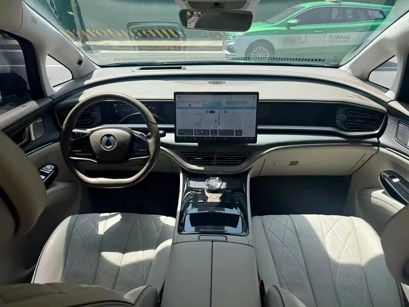 Denza D9 2022 DM-i 970 AWD Flagship Edition — миниатюра 5