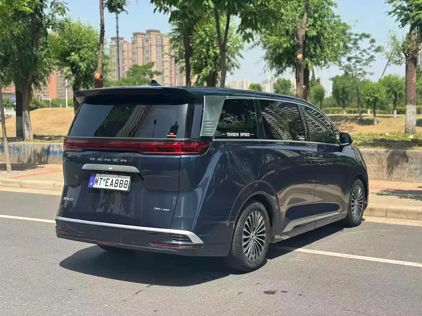 Denza D9 2022 DM-i 970 AWD Flagship Edition — миниатюра 7