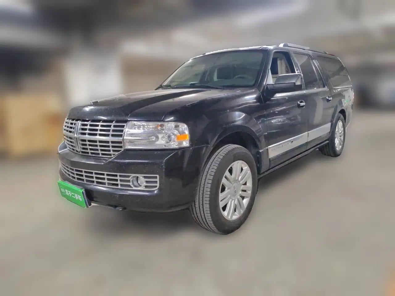 Lincoln Navigator Lincoln Navigator, parallel import, automatic transmission, 5.4-liter gasoline engine, 6 seats. — миниатюра 1