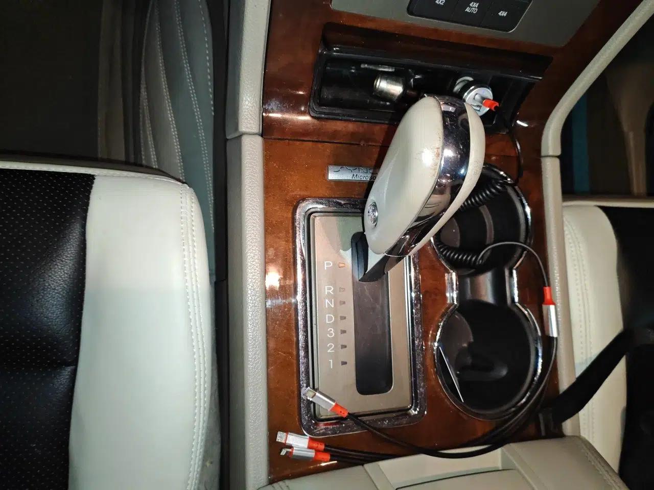 Lincoln Navigator Lincoln Navigator, parallel import, automatic transmission, 5.4-liter gasoline engine, 6 seats. — миниатюра 14