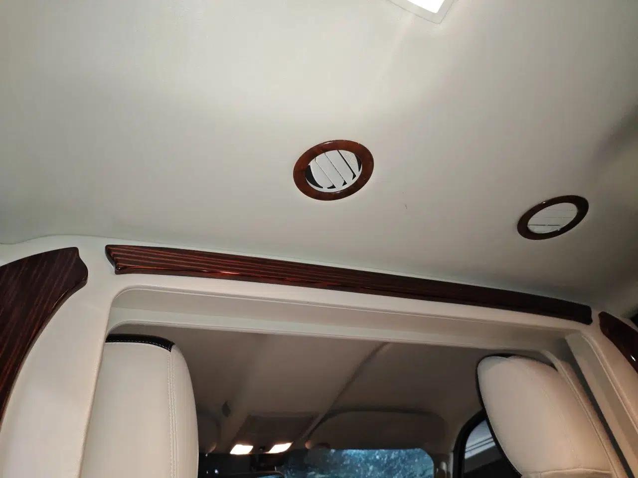 Lincoln Navigator Lincoln Navigator, parallel import, automatic transmission, 5.4-liter gasoline engine, 6 seats. — миниатюра 18