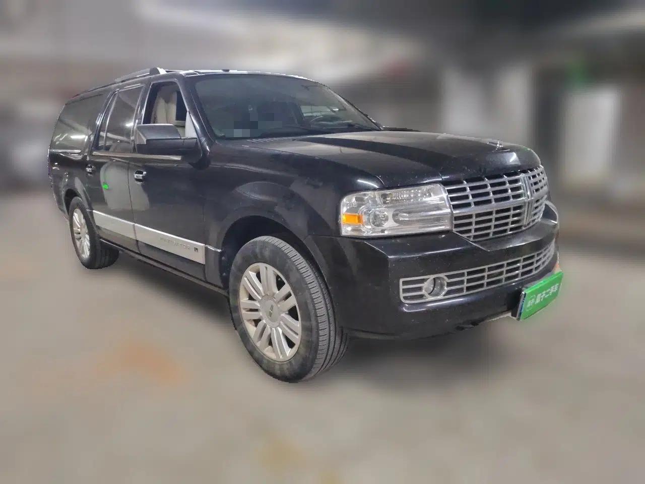 Lincoln Navigator Lincoln Navigator, parallel import, automatic transmission, 5.4-liter gasoline engine, 6 seats. — миниатюра 3