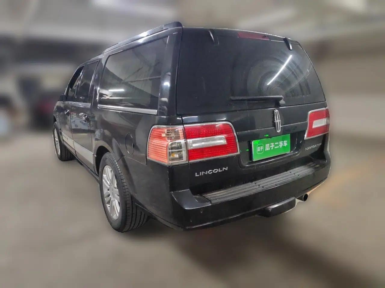 Lincoln Navigator Lincoln Navigator, parallel import, automatic transmission, 5.4-liter gasoline engine, 6 seats. — миниатюра 4