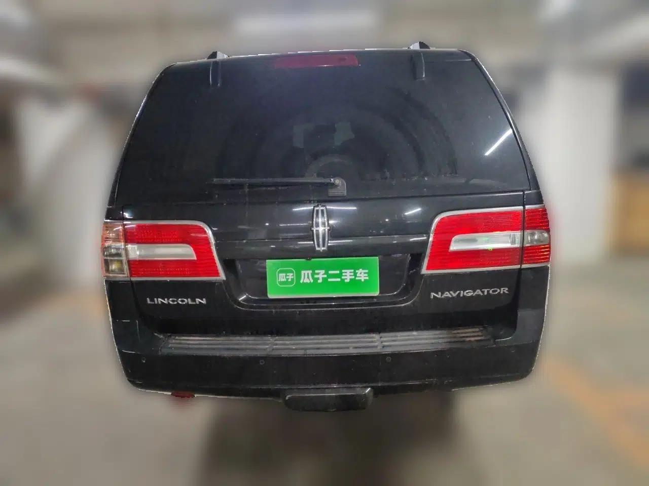 Lincoln Navigator Lincoln Navigator, parallel import, automatic transmission, 5.4-liter gasoline engine, 6 seats. — миниатюра 5