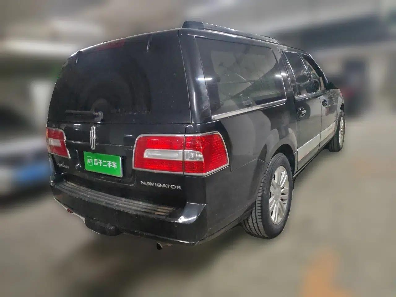 Lincoln Navigator Lincoln Navigator, parallel import, automatic transmission, 5.4-liter gasoline engine, 6 seats. — миниатюра 6