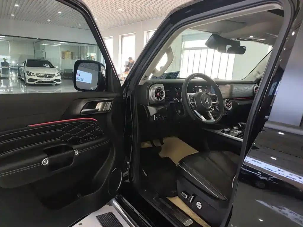The 2023 Tank 300 City Edition 2.0T is very stylish. — миниатюра 12