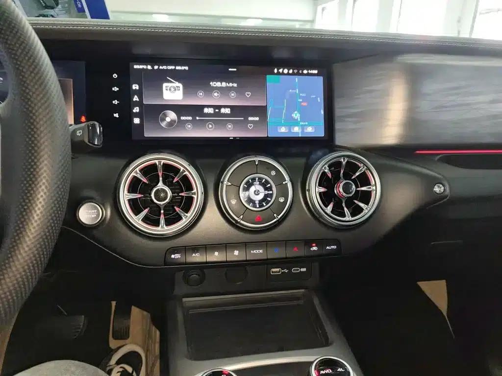 The 2023 Tank 300 City Edition 2.0T is very stylish. — миниатюра 9