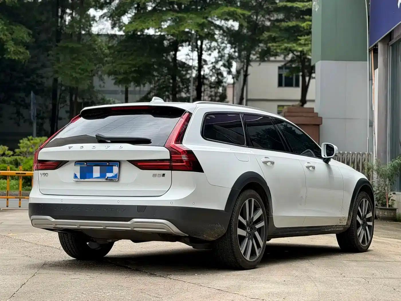 2021 Volvo V90 Cross Country B5 AWD Ultimate Edition — миниатюра 9