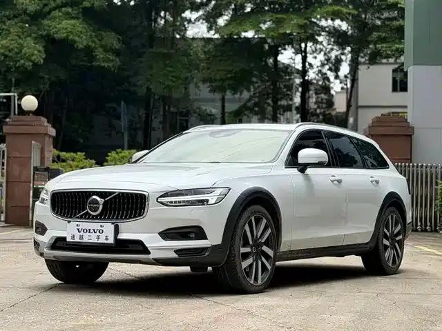 2021 Volvo V90 Cross Country B5 AWD Ultimate Edition