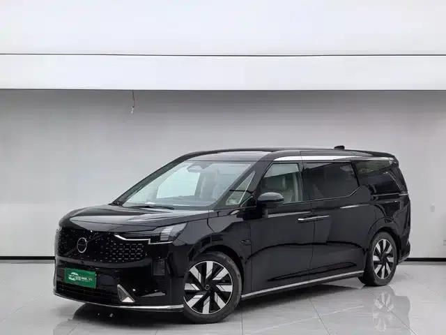 Volvo EM90 2025 Ultra 6-seater