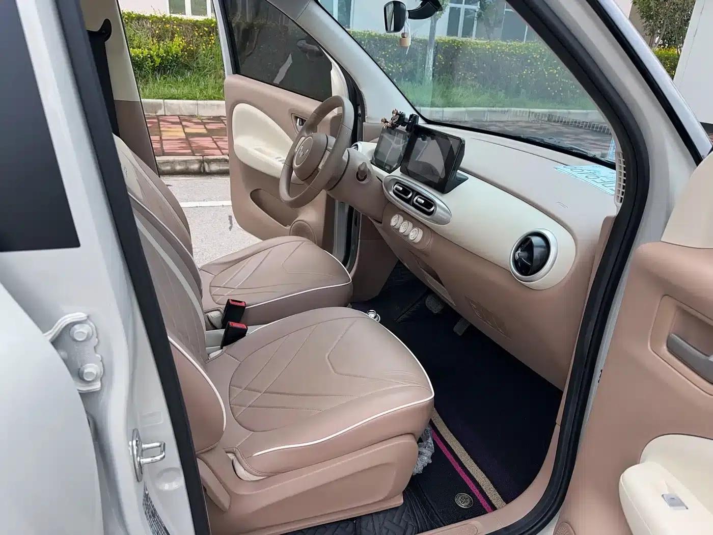 Hongguang MINIEV 2025 Fourth Generation Four-Door Premium+ Edition — миниатюра 8
