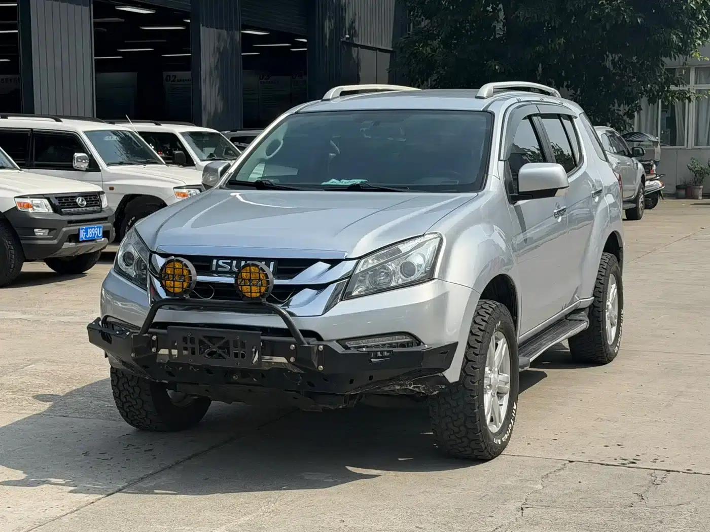 mu-X Ranger 2017 2.5T 4WD Automatic Touring Edition 5-seater — миниатюра 1
