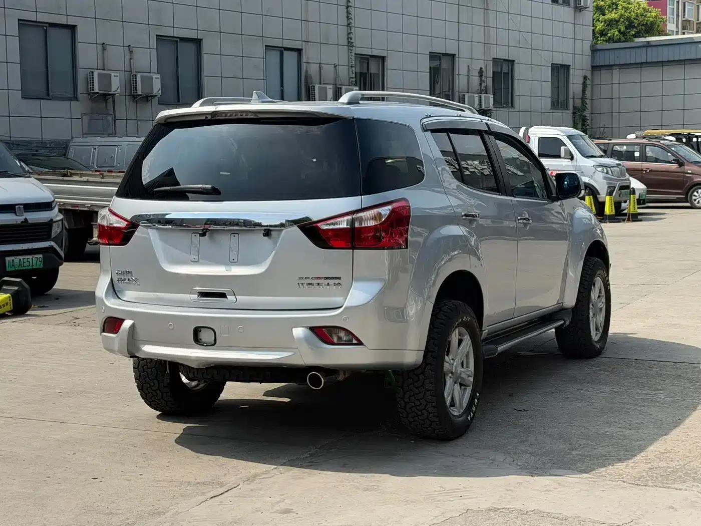 mu-X Ranger 2017 2.5T 4WD Automatic Touring Edition 5-seater — миниатюра 11