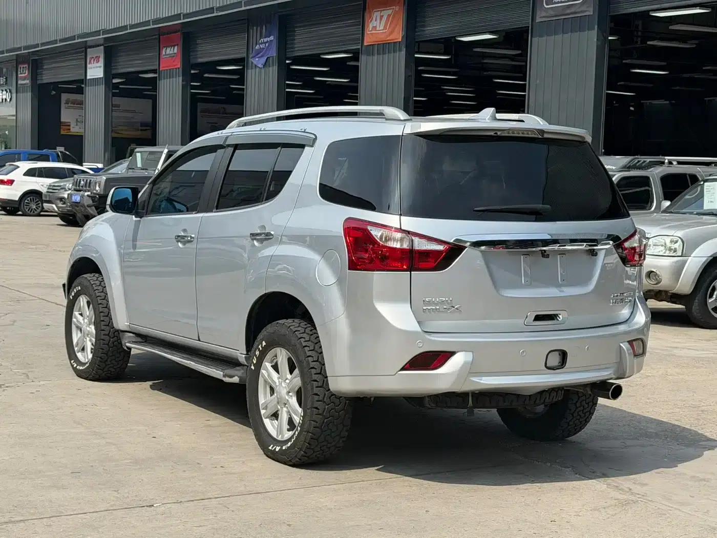 mu-X Ranger 2017 2.5T 4WD Automatic Touring Edition 5-seater — миниатюра 12