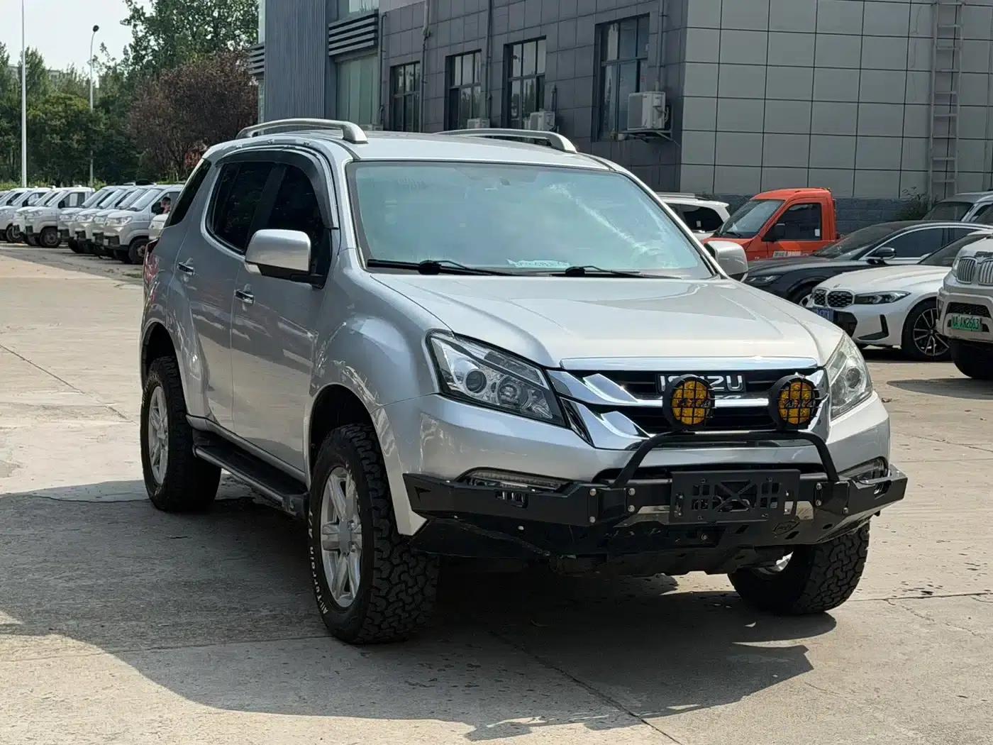 mu-X Ranger 2017 2.5T 4WD Automatic Touring Edition 5-seater — миниатюра 3