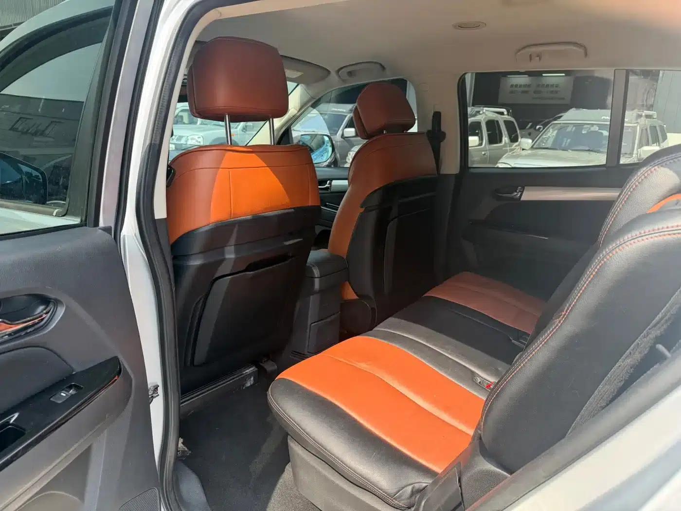 mu-X Ranger 2017 2.5T 4WD Automatic Touring Edition 5-seater — миниатюра 5