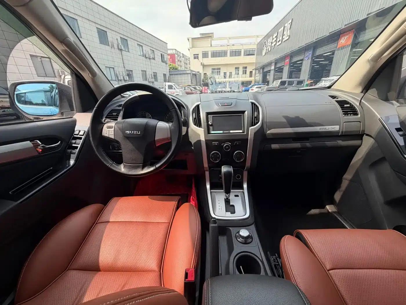 mu-X Ranger 2017 2.5T 4WD Automatic Touring Edition 5-seater — миниатюра 9