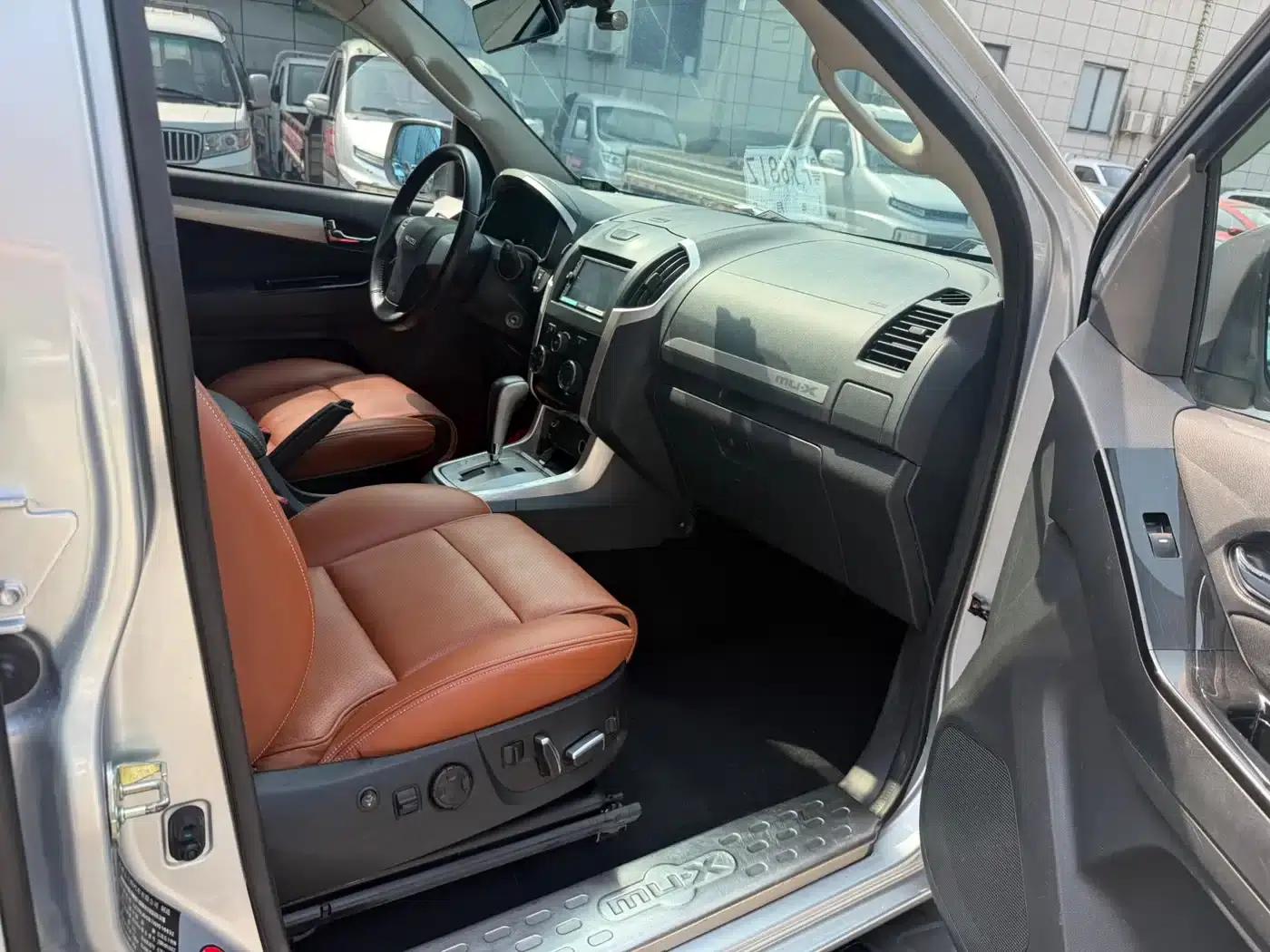mu-X Ranger 2017 2.5T 4WD Automatic Touring Edition 5-seater — миниатюра 10