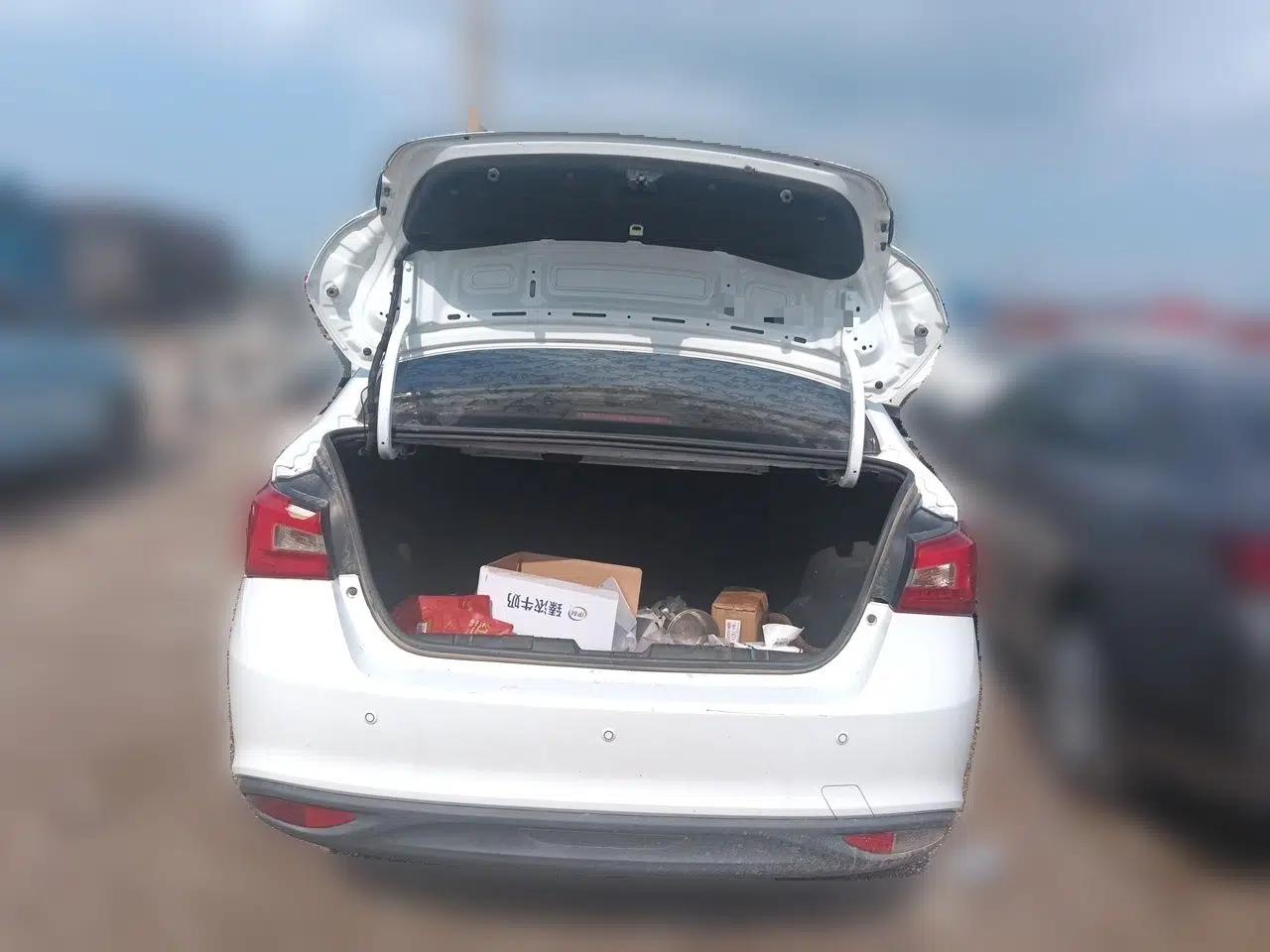 Chery Arrizo 5 2017 1.5L Manual Lingchao Edition — миниатюра 19