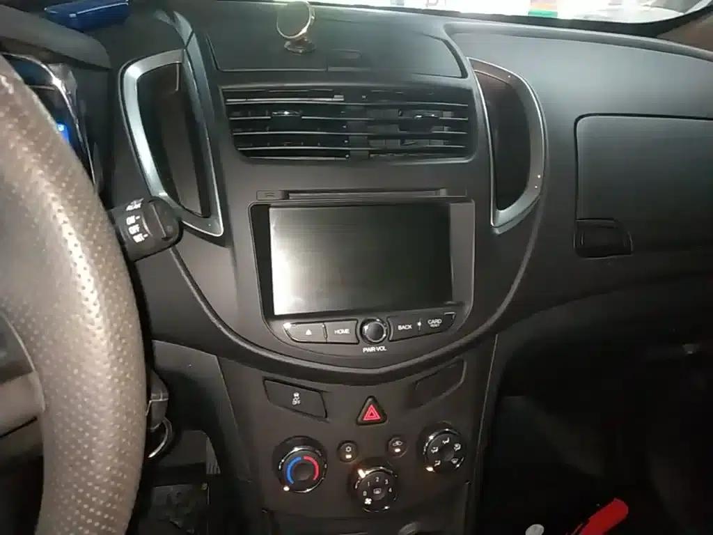 Chevrolet Trax 2016 1.4T Automatic 2WD Comfort Sunroof Edition — миниатюра 13