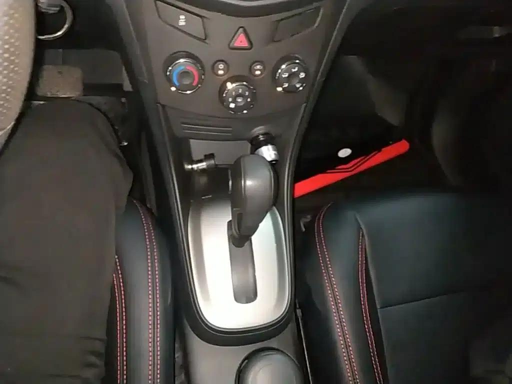 Chevrolet Trax 2016 1.4T Automatic 2WD Comfort Sunroof Edition — миниатюра 14