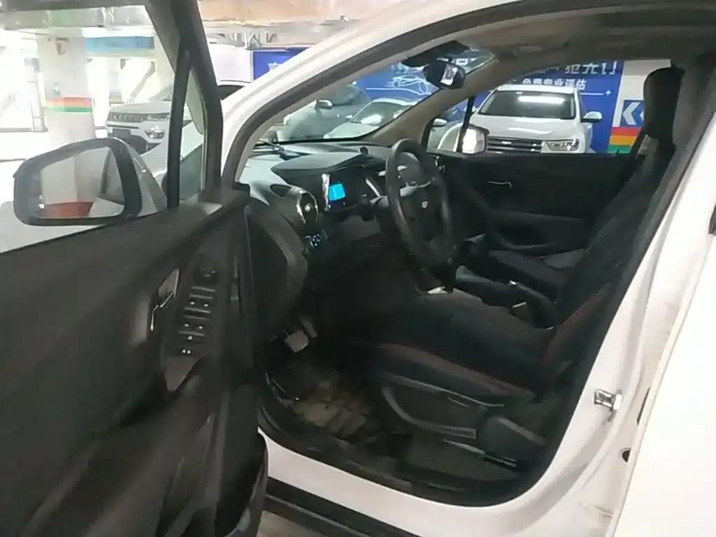 Chevrolet Trax 2016 1.4T Automatic 2WD Comfort Sunroof Edition — миниатюра 16