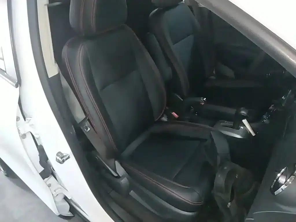 Chevrolet Trax 2016 1.4T Automatic 2WD Comfort Sunroof Edition — миниатюра 25