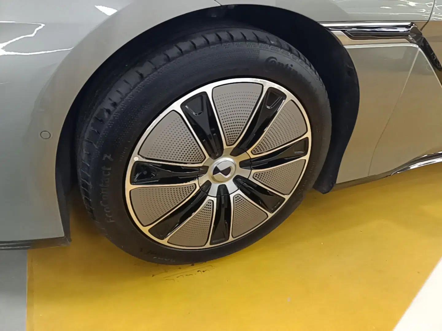 Denza Z9GT 2024 1100 4x4 Max First Edition — миниатюра 10