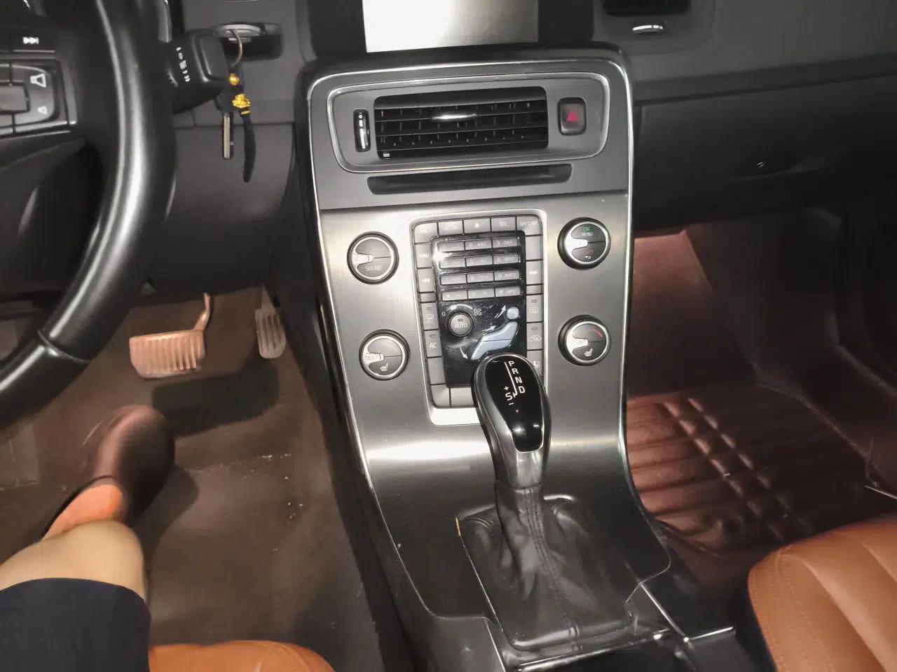 Volvo S60 2014 S60L T5 Intelligent Drive Edition — миниатюра 14