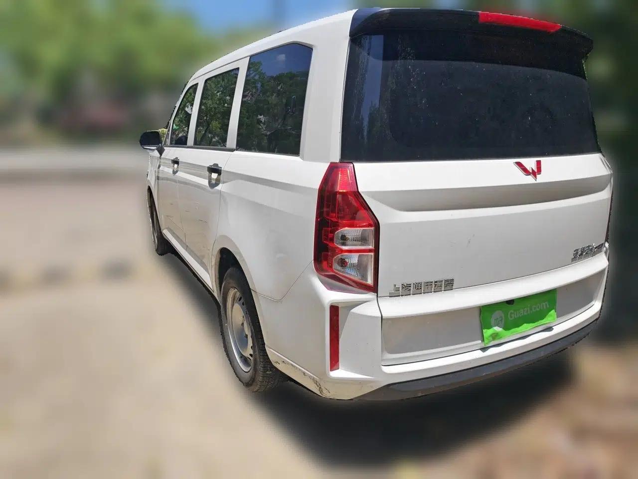 Wuling Hongguang PLUS 2020 1.5L Manual Standard Edition 5 Seats — миниатюра 4