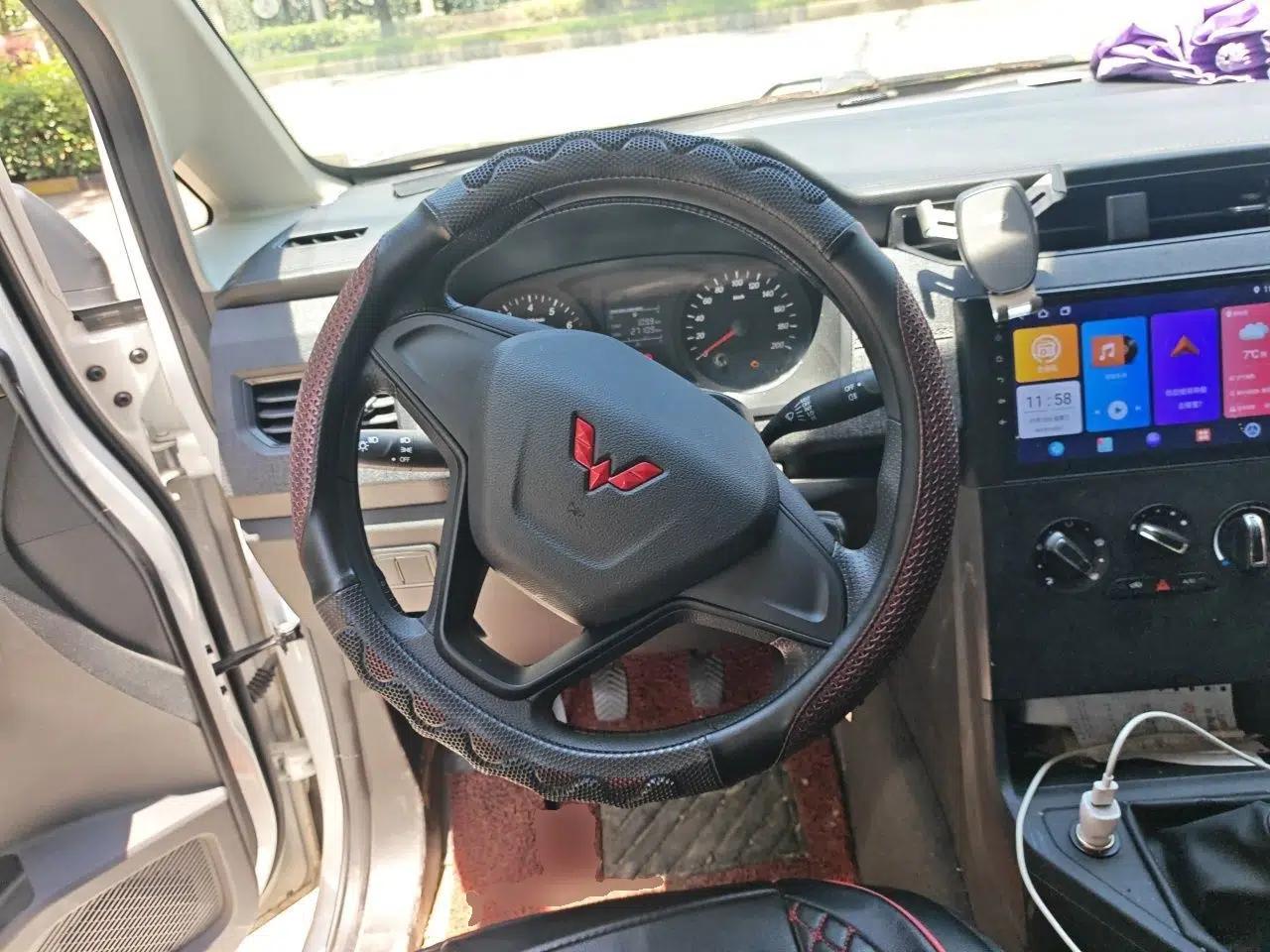Wuling Hongguang PLUS 2020 1.5L Manual Standard Edition 5 Seats — миниатюра 10