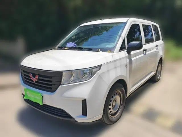 Wuling Hongguang PLUS 2020 1.5L Manual Standard Edition 5 Seats