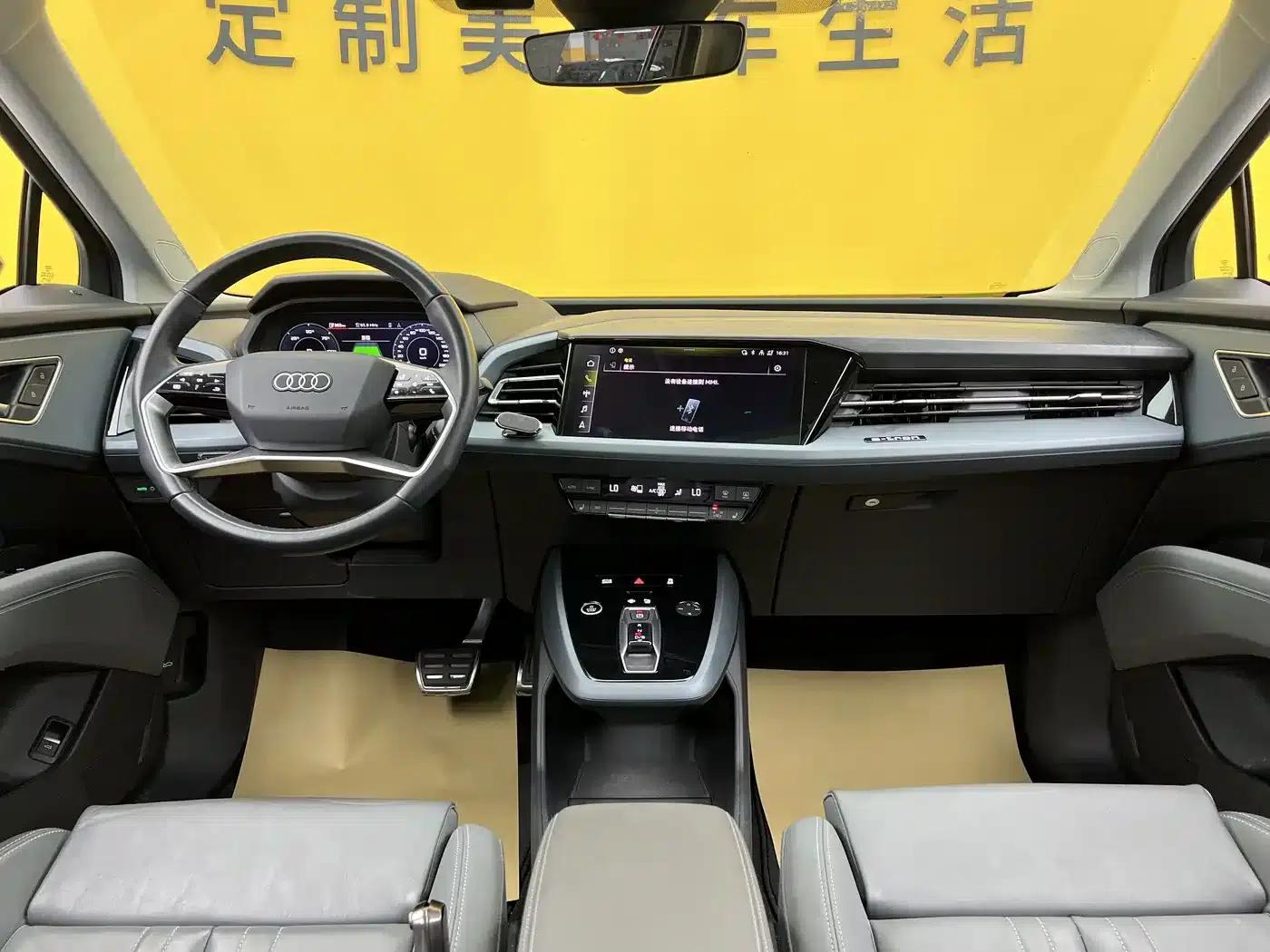 Audi Q5 e-tron 2022 Model 40 e-tron Star Edition Mech Suit — миниатюра 12