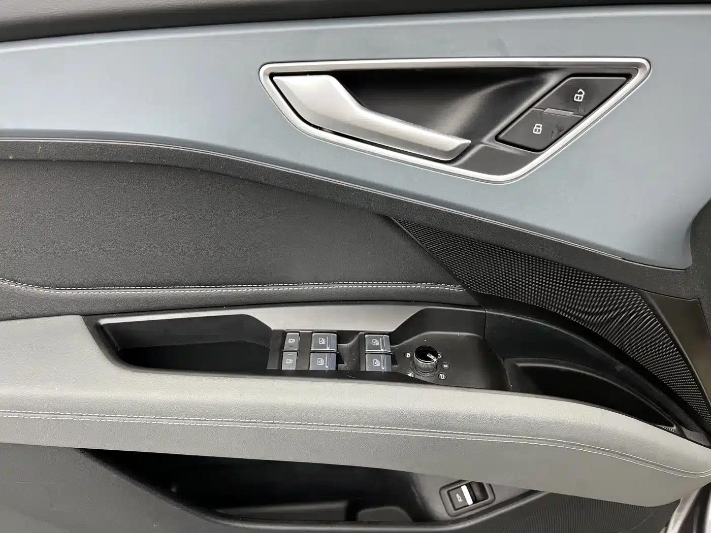 Audi Q5 e-tron 2022 Model 40 e-tron Star Edition Mech Suit — миниатюра 5