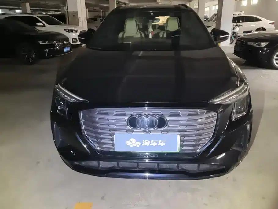 Audi Q5 e-tron 2023 Model 40 e-tron Star Edition Mech Suit — миниатюра 2
