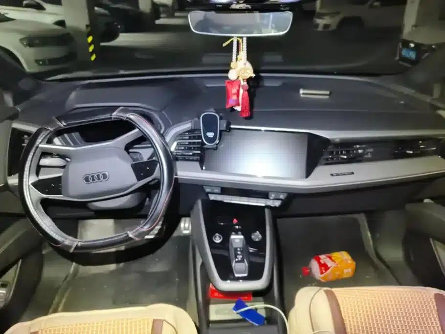 Audi Q5 e-tron 2023 Model 40 e-tron Star Edition Mech Suit — миниатюра 12