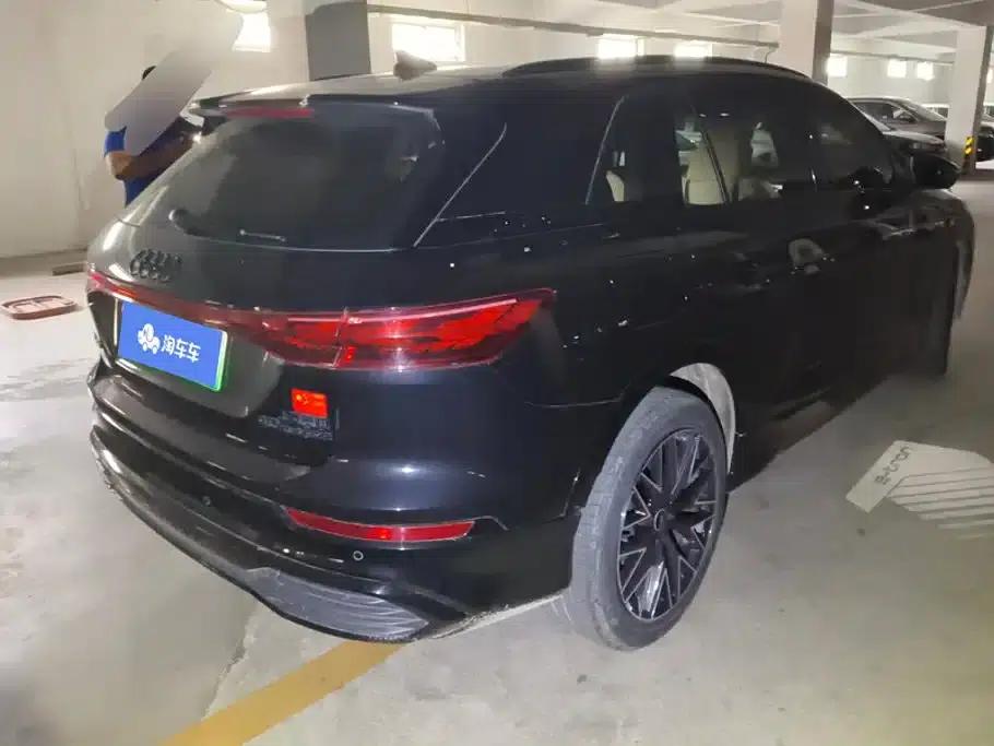 Audi Q5 e-tron 2023 Model 40 e-tron Star Edition Mech Suit — миниатюра 3