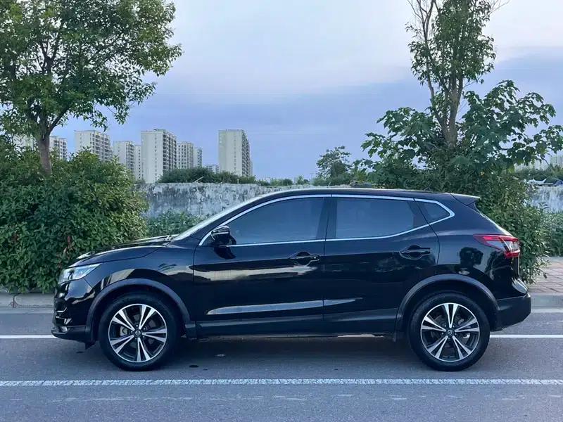 Nissan Qashqai 2019 2.0L CVT Luxury Edition — миниатюра 3